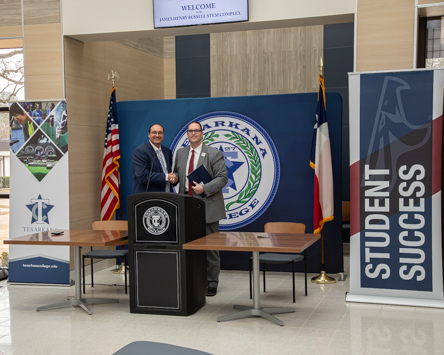 A photo of Texarkana College and A&M-Texarkana Presidents